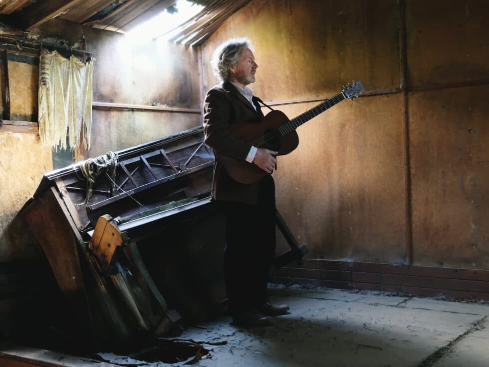 Reg Meuross – Fire & Dust